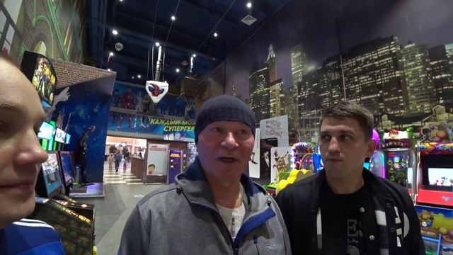 ПЕНСИОНЕР РАЗВЛЕКАЕТСЯ В ПАРКЕ АТТРАКЦИОНОВ, ВТОРАЯ МОЛОДОСТЬ !!! ЧАСТЬ № РАЗ смотреть онлайн