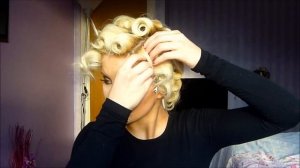 Vintage Marilyn Monroe Pin Curls Hair Tutorial
