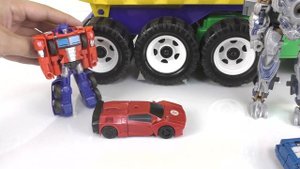 Роботы Трансформеры дерутся с Десептиконами. Мультики для мальчиков.