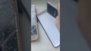Самый разбитый телефон в мире
