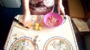 Салат с крабовыми палочками и солёными огурцами