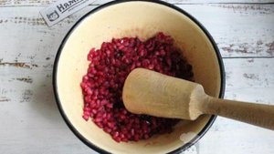 Гранатовый соус из граната с чесноком и мёдом к мясу