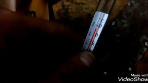 ЛАЙФХАК С ГРАДУСНИКОМ СПИРТОВЫМ НЕ ПОВТОРЯЙТЕ С РТУТНЫМ ГРАДУСНИКОМ