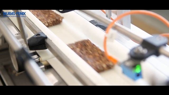 Упаковочное оборудование. Упаковка батончиков-мюсли  на ЛИНЕПАК Ф3М с системой автоукладки. смотреть онлайн