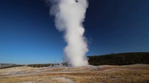 Извержение гейзера Old Faithful HD