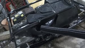 Подготовка к пуску двигателя мотособаки в сильный мороз .