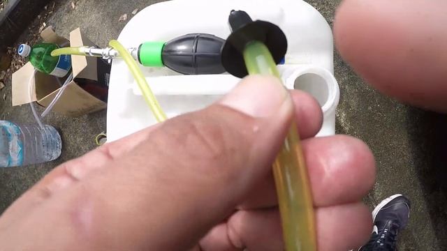 ФОРД S-MAX 2.0TDCI. ЗАМЕНА ТОПЛИВНОГО ФИЛЬТРА.Replacing the fuel filter and the method of pumping i смотреть онлайн