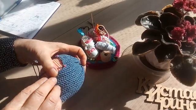 МК по вязанию игрушки крючком Кукла-Кошка-Сплюшка//Часть 5//Парик//Сборка. смотреть онлайн
