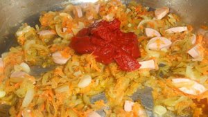 Рассольник с перловкой, курицей и сосисками