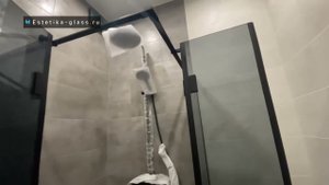 Душевая перегородка из стекла в черном цвете