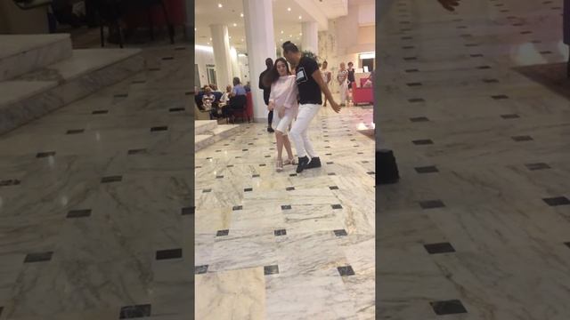 Тунис. Мархаба Бич. Вечеринка в отеле. 2018г. Танец с аниматором Багирой смотреть онлайн