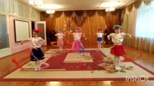 Хореографический номер с лентами "Я рисую этот мир" Музыкальный руководитель Бибнева О. Ю.