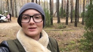 Ушла с родней за грибами в сосновый лес.