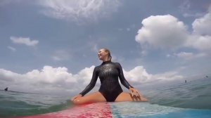 Елена Летучая на серфе