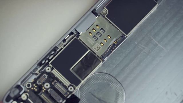 DIY Light Up Apple Logo on iPhone 6 Mod смотреть онлайн