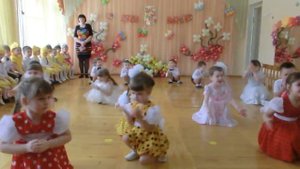 Танец Дружба 8 Марта Средняя группа 04 03 15