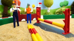 Песочница для малышей. Машинки строят площадку для скачек! Видео для самых маленьких