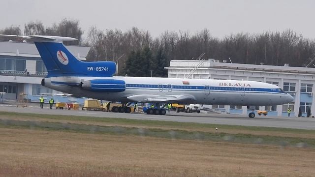 Эксклюзивные кадры! Уже порезанный Ту-154М Белавиа EW-85741. Рейс в Гомель. 2016 год +Boeing 767! смотреть онлайн