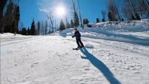 Катание на лыжах в горах очень интересно!