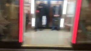 новогодний поезд Москва   отправляется со станции метро добрынинская.