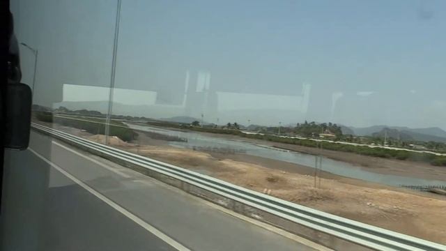 ЕДЕМ В ХАНОЙ СО СТОРОНЫ ХАЛОНГА (Hanoi, Viet Nam) смотреть онлайн