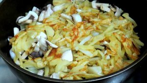 Картофель жареный с шампиньонами
