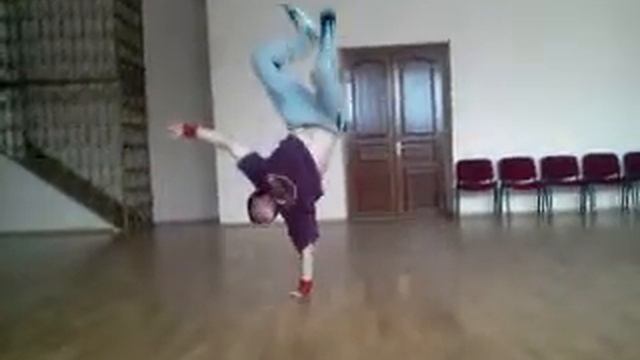 Брейк данс 46 прыжков на одной руке смотреть онлайн