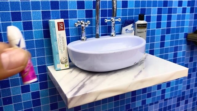 Monkey Baby Bon Bon doing shopping for toys in the supermarket and eats ice cream with puppy смотреть онлайн