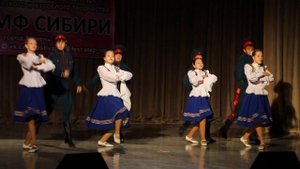 Танец казаков "Платочки"