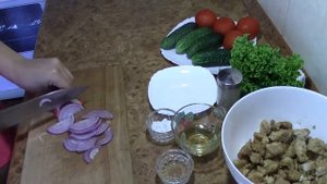 Салат с куриной грудкой