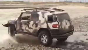 Ужасные кадры!!! Toyota FJ Cruiser форсирует бурную горную реку в Осетии