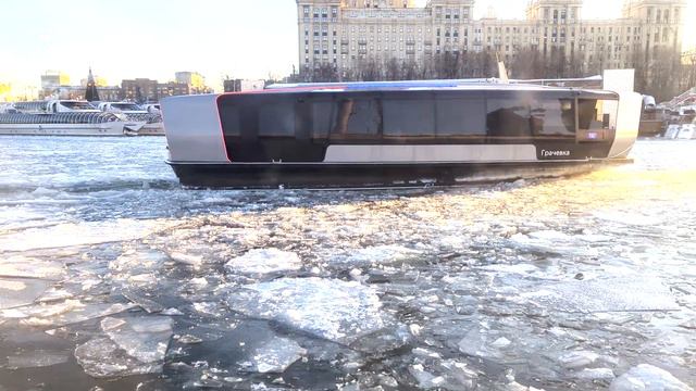 Речной транспорт Москвы. Поездка на электросудне Жужа