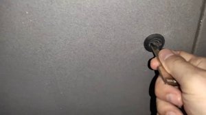 Как открыть дверки тех шкафчика обычным ключом?