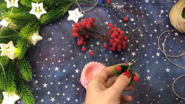 Декорируем новогодний подсвечник из гипса.