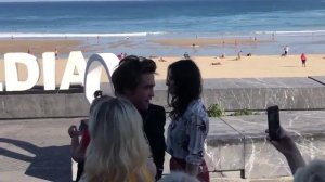 Rob holding Scarlett while talking with sam. She is so calm on robs arms 