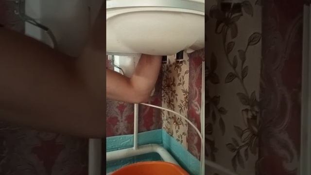 Ужас. Вот почему стоит чистить бойлери 1 раз в год. смотреть онлайн