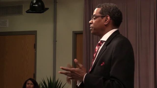 DR Tinsley speaks on skin Care Dark spots and acne смотреть онлайн