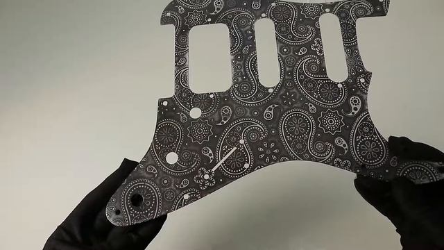 Stratocaster Pickguard Aluminum Eched paisley HSS 2 смотреть онлайн