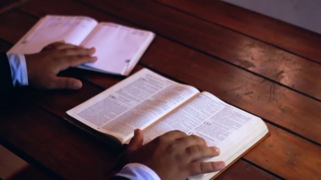 Можно ли дарить крестик или икону? смотреть онлайн