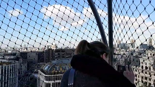 The monument to The Great Fire of London. 311 steps to great views of the Shard & London skyline смотреть онлайн