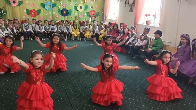 "Lolalar raqsi"Xaregrofi Naimjonova Rushana Guliston shahar 17 -DMTT tayyorlov guruhi смотреть онлайн