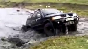 mitsubishi Montero sport off road