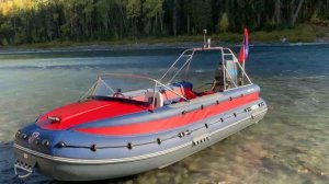 Новинка - лодка RIB JET-RA5000 Patrol в красно-синем цвете с красным капотом