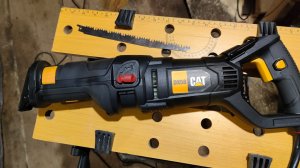 Обзор на Сабельную пилу CAT DX58