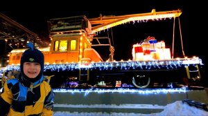 Макс нашел новогодний ПОЕЗД!