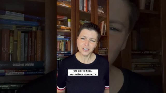 Про чемодан без ручки, который и нести тяжело и бросить жалко. смотреть онлайн