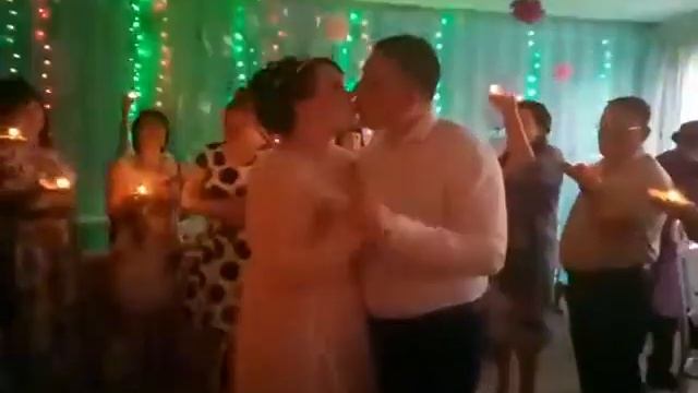 Романтичный свадебный танец