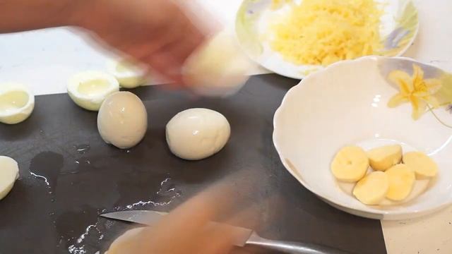 Фаршированные яйца  Бюджетные, простые и вкусные закуски для праздничного стола