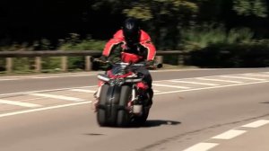 Четырехколесный мотоцикл с двигателем V8