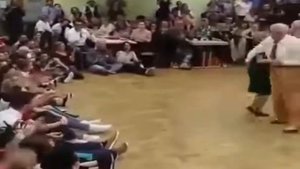 Танцы пенсионеров!!!!